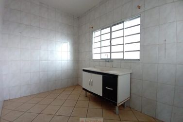 Casa para alugar - 10m&sup2; - Centro