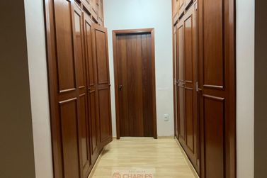 Casa &agrave; venda - 400m&sup2; - Centro