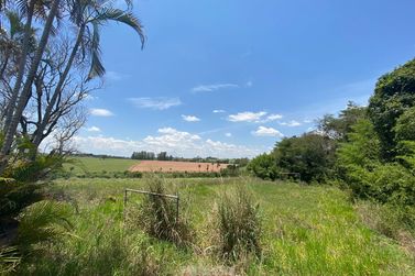 S&iacute;tio &agrave; venda - 84000m&sup2; - Centro
