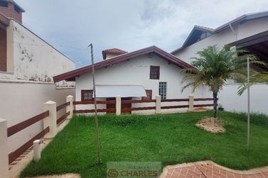 Casa para alugar - 240m&sup2; - Centro