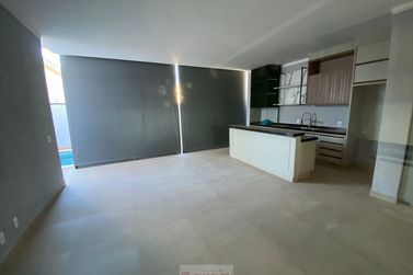 Casa &agrave; venda - 230m&sup2; - Centro