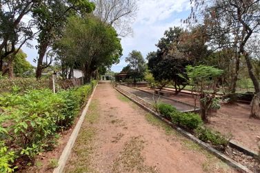 S&iacute;tio &agrave; venda - 160m&sup2; - Centro