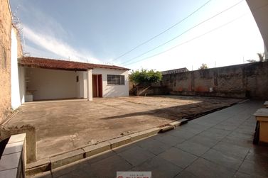 Casa &agrave; venda - 256m&sup2; - Centro