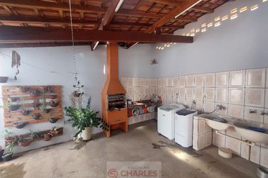 Casa &agrave; venda - 210m&sup2; - Centro