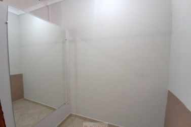 Sal&atilde;o Comercial para alugar - 70m&sup2; - Centro