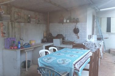 S&iacute;tio &agrave; venda - 120m&sup2; - Centro