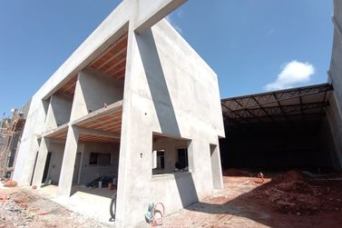 Sal&atilde;o Comercial para alugar - 944m&sup2; - Centro