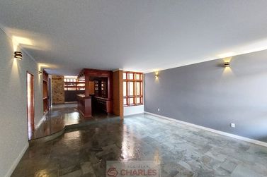 Casa &agrave; venda - 547m&sup2; - Centro