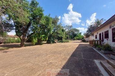 S&iacute;tio &agrave; venda - 634m&sup2; - Centro