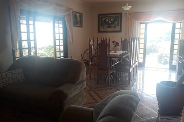S&iacute;tio &agrave; venda - 700m&sup2; - Centro