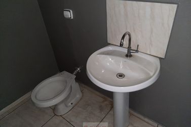 Sal&atilde;o Comercial para alugar - 194m&sup2; - Centro