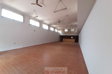 Sal&atilde;o Comercial &agrave; venda - 228m&sup2; - Centro