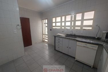 Casa para alugar - 231m&sup2; - Centro