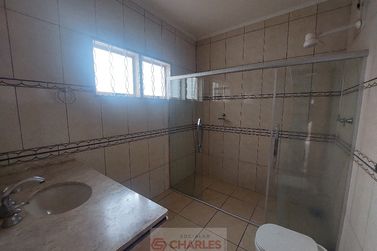 Casa para alugar - 240m&sup2; - Centro
