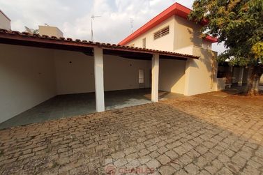 Casa para alugar - 444m&sup2; - Centro
