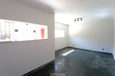 Casa para alugar - 130m&sup2; - Centro