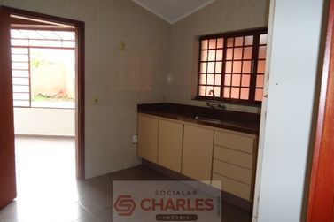 Casa &agrave; venda - 100m&sup2; - Centro