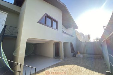 Casa &agrave; venda - 235m&sup2; - Centro