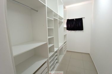 Casa &agrave; venda - 200m&sup2; - Centro