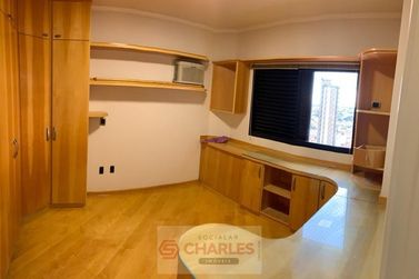 Apartamento &agrave; venda - 165m&sup2; - Centro