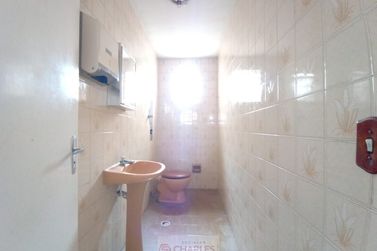 Sal&atilde;o Comercial para alugar - 180m&sup2; - Centro