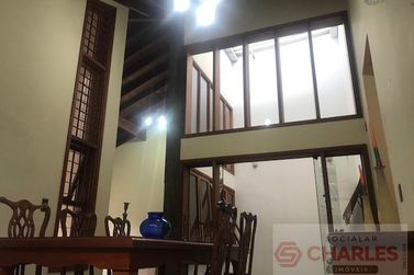 Casa &agrave; venda - 204m&sup2; - Centro