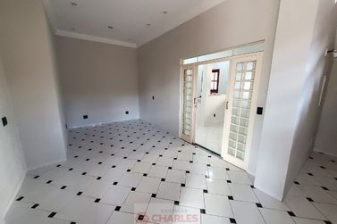 Casa para alugar - 200m&sup2; - Centro