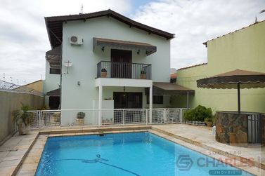 Casa &agrave; venda - 335m&sup2; - Centro