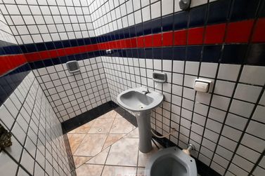 Sal&atilde;o Comercial para alugar - 200m&sup2; - Centro