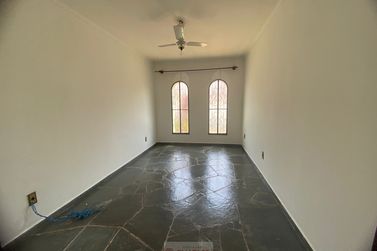 Casa &agrave; venda - 293m&sup2; - Centro