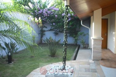 Casa &agrave; venda - 425m&sup2; - Centro