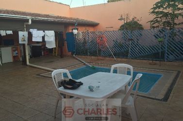 Casa &agrave; venda - 200m&sup2; - Centro