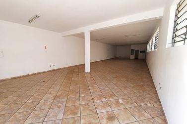 Sal&atilde;o Comercial para alugar - 200m&sup2; - Centro