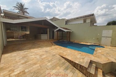 Casa &agrave; venda - 141m&sup2; - Centro
