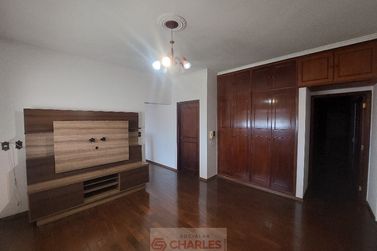 Casa para alugar - 268m&sup2; - Centro