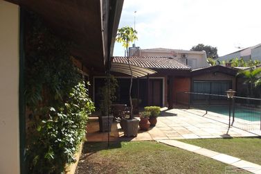 Casa &agrave; venda - 376m&sup2; - Centro