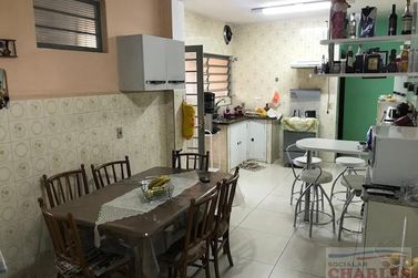 Casa &agrave; venda - 233m&sup2; - Centro