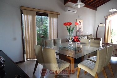 Casa &agrave; venda - 450m&sup2; - Centro