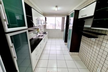Apartamento &agrave; venda - 142m&sup2; - Centro