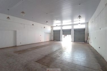 Sal&atilde;o Comercial para alugar - 160m&sup2; - Centro