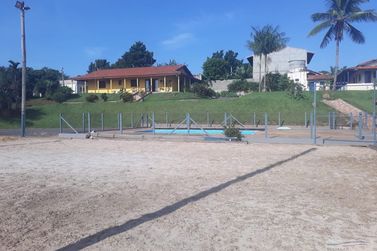 S&iacute;tio &agrave; venda - 700m&sup2; - Centro
