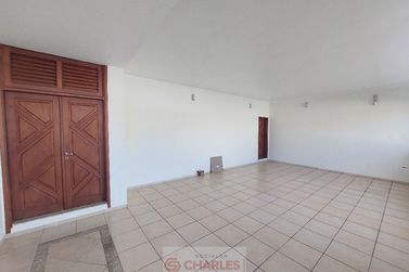 Casa &agrave; venda - 350m&sup2; - Centro