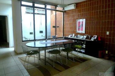 Casa &agrave; venda - 250m&sup2; - Centro