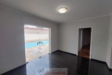 Casa para alugar - 340m&sup2; - Centro
