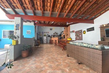 Casa &agrave; venda - 250m&sup2; - Centro
