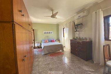 Casa &agrave; venda - 325m&sup2; - Centro