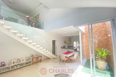Casa &agrave; venda - 220m&sup2; - Centro