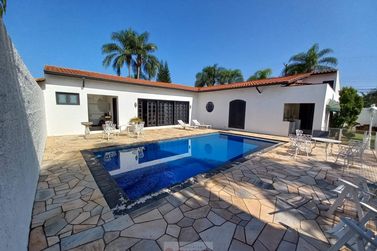 Casa &agrave; venda - 431m&sup2; - Centro