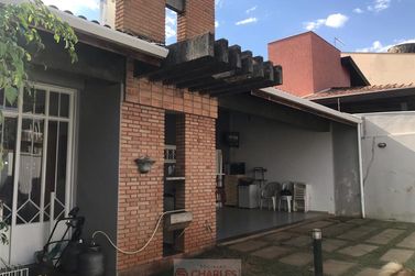 Casa &agrave; venda - 180m&sup2; - Centro