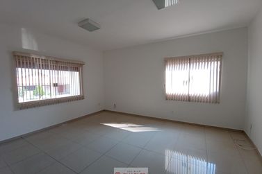 Casa &agrave; venda - 200m&sup2; - Centro